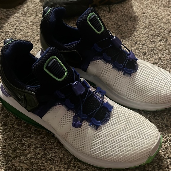 Nike Tennis Shoes - Picture 1 of 4